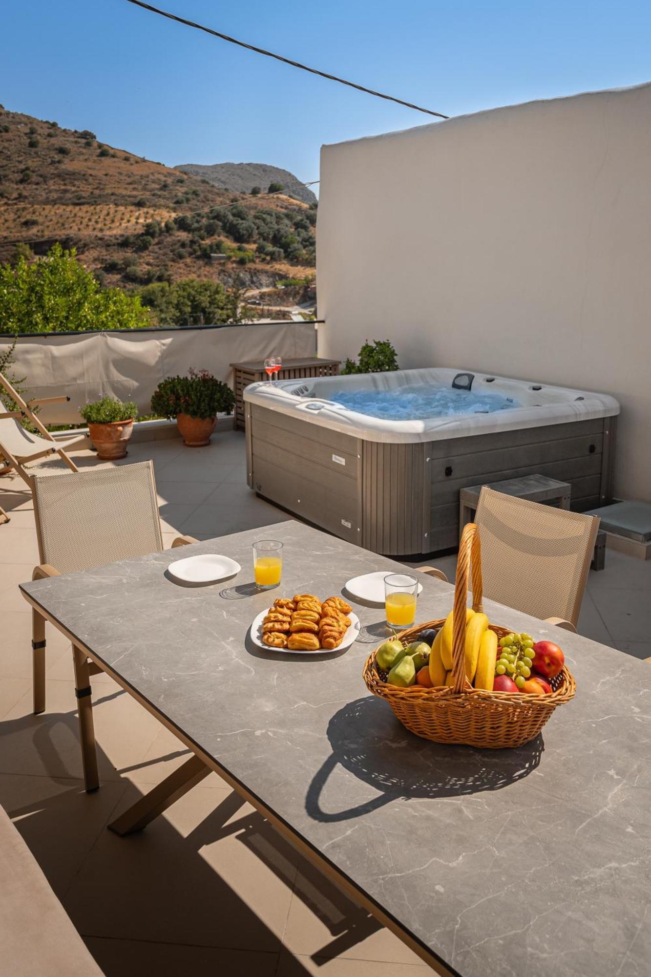 Вилла Casa Kastella, Private Jacuzzi & Bbq Facilities! Angouseliana Экстерьер фото