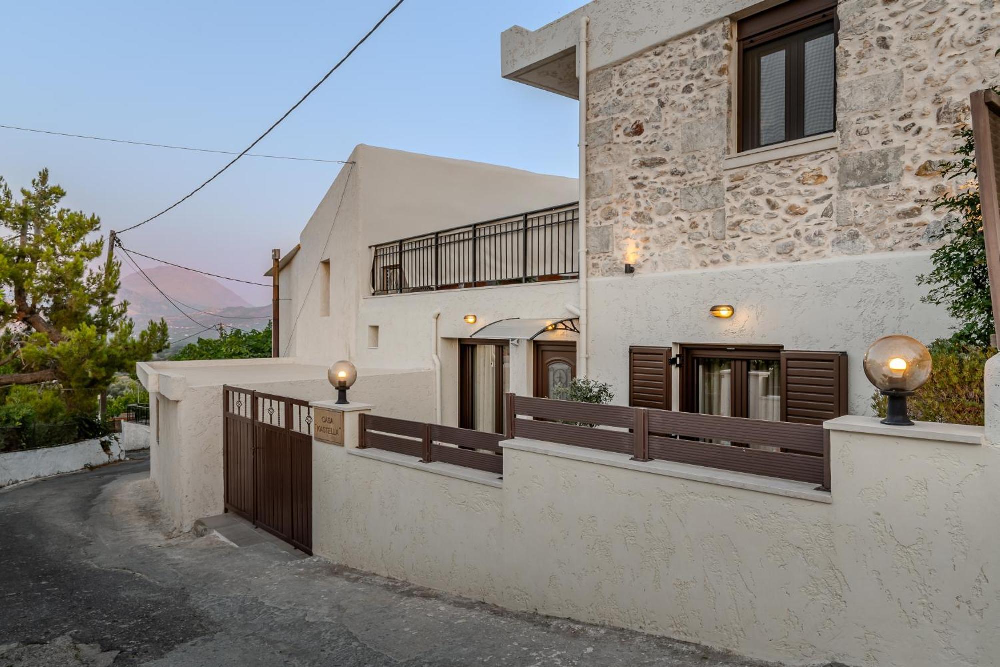 Вилла Casa Kastella, Private Jacuzzi & Bbq Facilities! Angouseliana Экстерьер фото